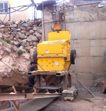 鵝卵石制砂現場