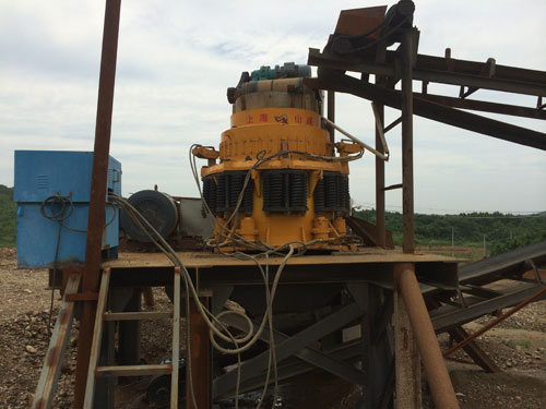 SC1000復(fù)合圓錐破碎機(jī)蕪湖河卵石破碎現(xiàn)場